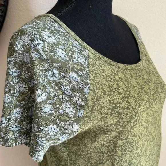 Lucky Brand Women’s Green Floral Short Sleeve Top Size Medium - Picture 3 of 13